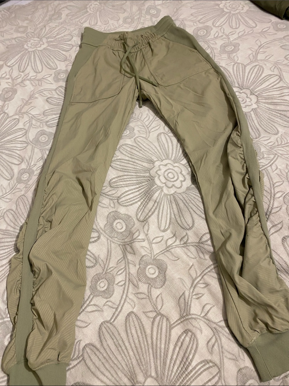 Lululemon 2 joggers excellent condition